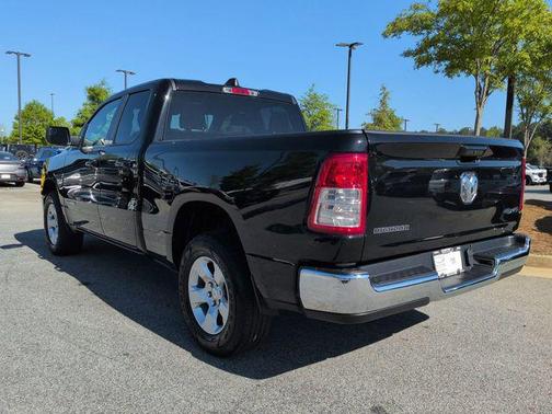 Diamond Black Crystal Pearlcoat 2022 RAM 1500 Big Horn/Lone Star