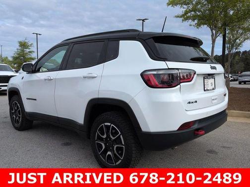 Bright White Clearcoat 2025 Jeep Compass Trailhawk