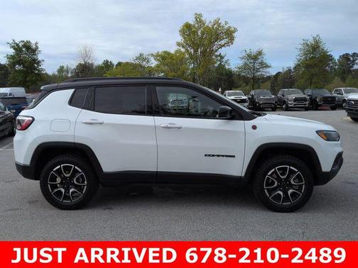 Bright White Clearcoat 2025 Jeep Compass Trailhawk