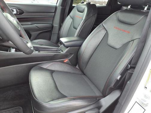 Bright White Clearcoat 2025 Jeep Compass Trailhawk