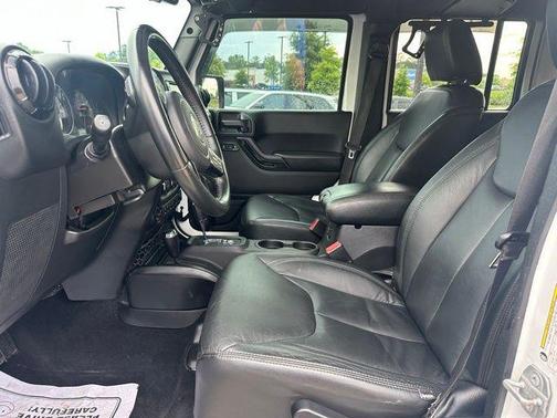 Bright White Clearcoat 2016 Jeep Wrangler Unlimited Sahara