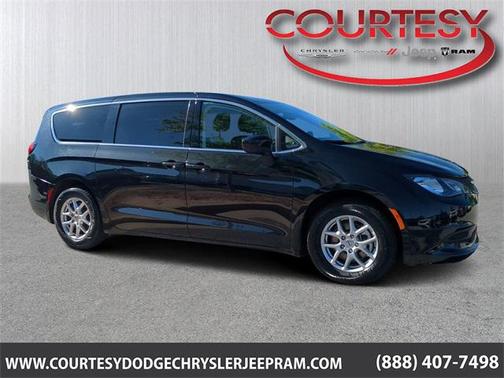 2023 Chrysler Voyager LX