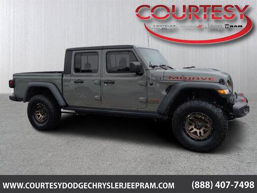 Sting-Gray Clearcoat 2022 Jeep Gladiator Mojave 4x4