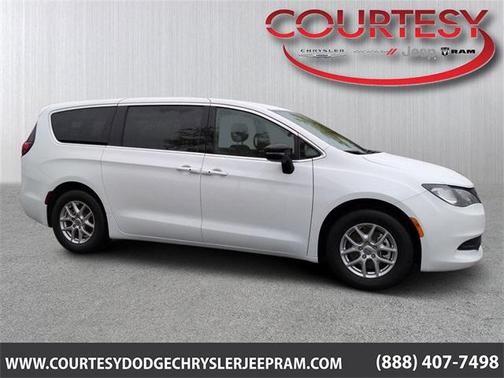 2025 Chrysler Voyager LX