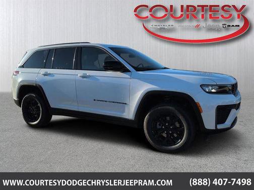 Bright White Clearcoat 2026 Jeep Grand Cherokee Altitude
