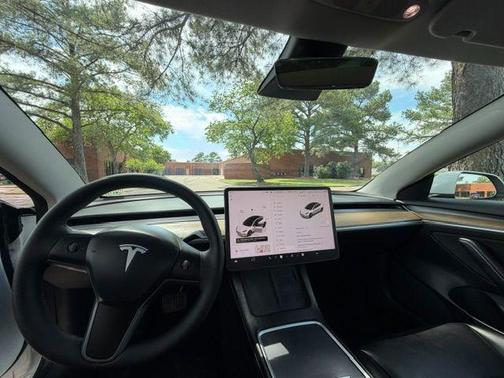 Pearl White Multi-Coat 2023 Tesla Model 3 Standard Range