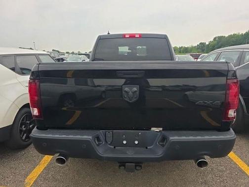Diamond Black Crystal Pearlcoat 2021 RAM 1500 Classic Warlock