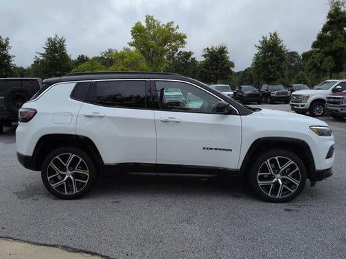 Bright White Clearcoat 2024 Jeep Compass Limited