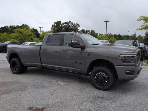 Ceramic Gray Clearcoat 2026 RAM 3500 Laramie Crew Cab 4x4 8' Box
