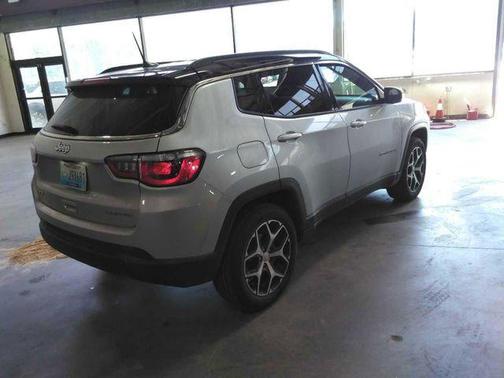 Silver Zynith Metallic Clearcoat 2024 Jeep Compass Limited
