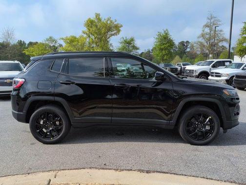 Diamond Black Crystal Pearlcoat 2026 Jeep Compass Latitude