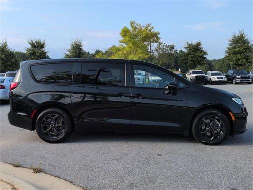 2023 Chrysler Pacifica Hybrid Touring L
