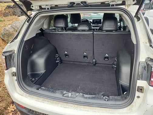 Bright White Clearcoat 2022 Jeep Compass Latitude Lux