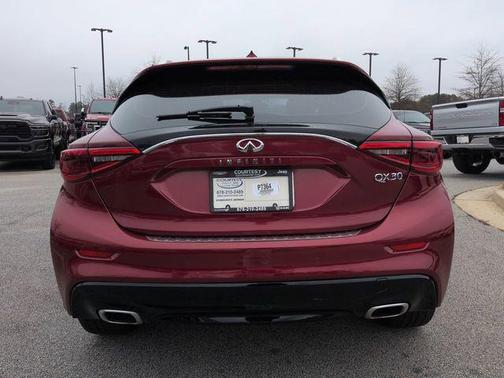 2017 INFINITI QX30 Premium
