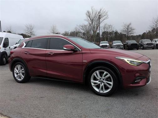 2017 INFINITI QX30 Premium