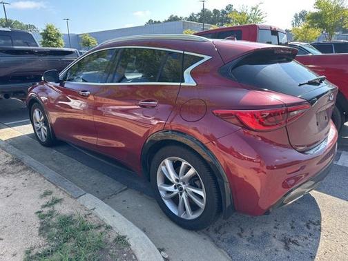 2017 INFINITI QX30 Premium