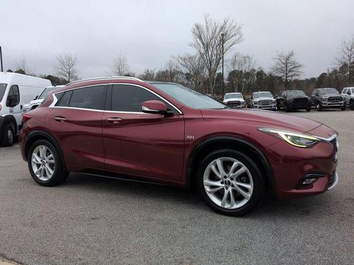 2017 INFINITI QX30 Premium
