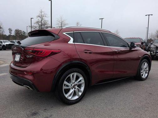 2017 INFINITI QX30 Premium