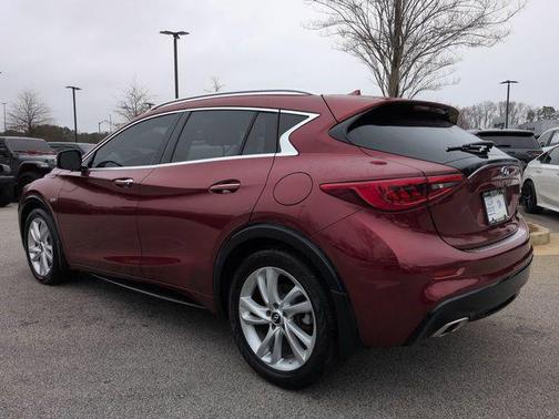 2017 INFINITI QX30 Premium
