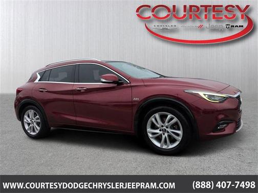 2017 INFINITI QX30 Premium