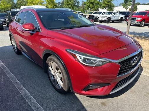 2017 INFINITI QX30 Premium