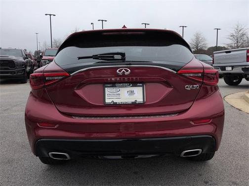 2017 INFINITI QX30 Premium