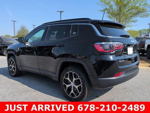 Diamond Black Crystal Pearlcoat 2024 Jeep Compass Limited