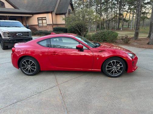 Red 2017 Toyota 86 SE