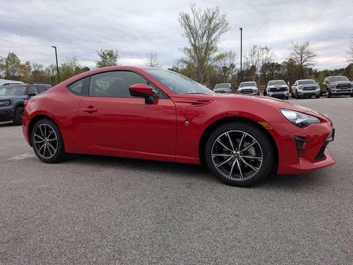 Red 2017 Toyota 86 SE