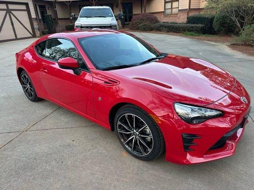 Red 2017 Toyota 86 SE