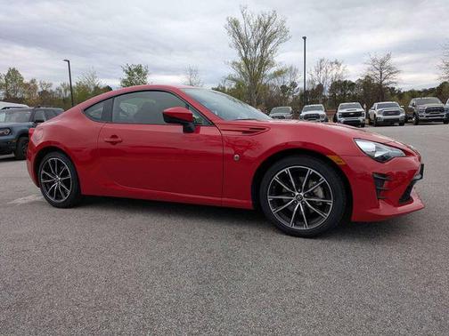 Red 2017 Toyota 86 SE