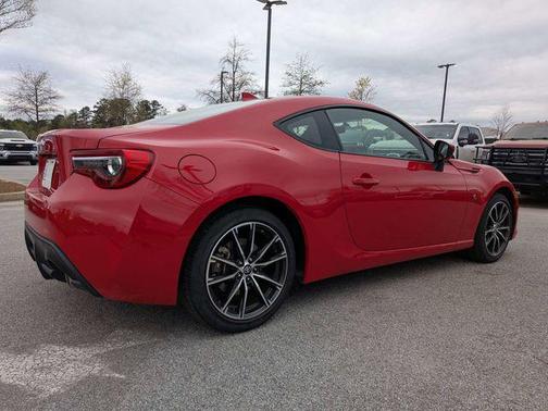 Red 2017 Toyota 86 SE