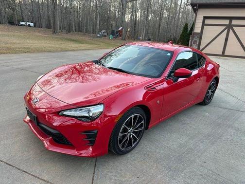 Red 2017 Toyota 86 SE