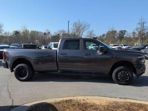 2026 RAM 3500 Laramie Crew Cab 4x4 8' Box