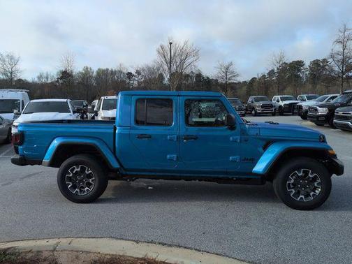 2026 Jeep Gladiator Sahara 4x4