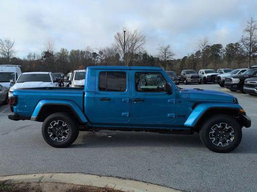 2026 Jeep Gladiator Sahara 4x4