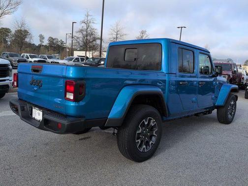 2026 Jeep Gladiator Sahara 4x4