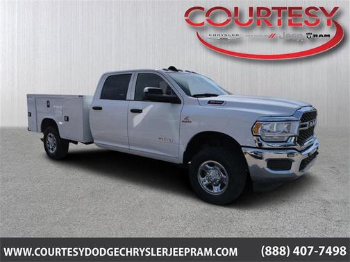 2022 RAM 3500 Tradesman Crew Cab 4x4 8' Box