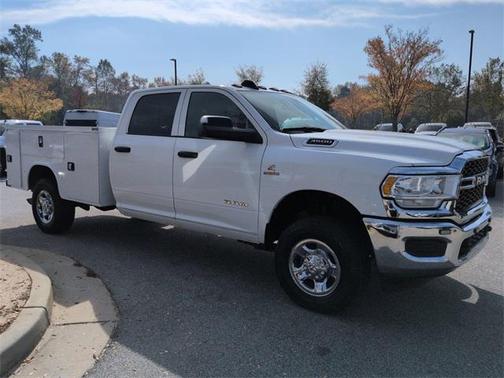 2022 RAM 3500 Tradesman Crew Cab 4x4 8' Box