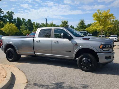 2022 RAM 3500 Limited Crew Cab 4x4 8' Box