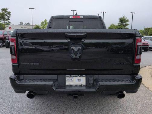 Diamond Black Crystal Pearlcoat 2022 RAM 1500 Laramie