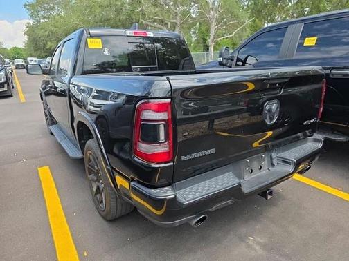 Diamond Black Crystal Pearlcoat 2022 RAM 1500 Laramie