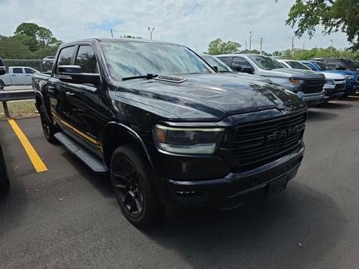 Diamond Black Crystal Pearlcoat 2022 RAM 1500 Laramie