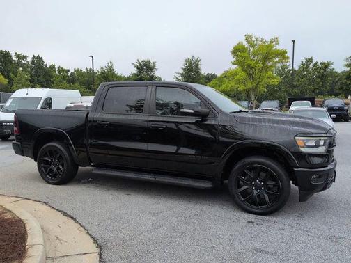 Diamond Black Crystal Pearlcoat 2022 RAM 1500 Laramie