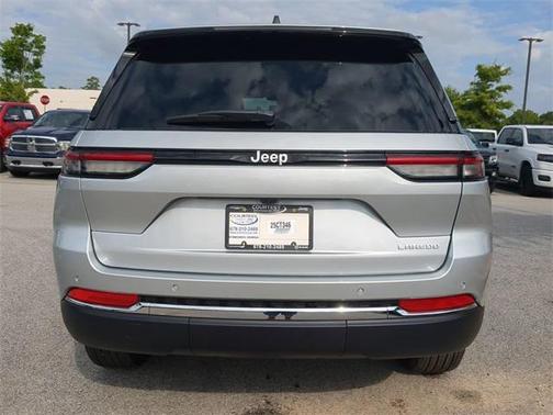 2025 Jeep Grand Cherokee Laredo
