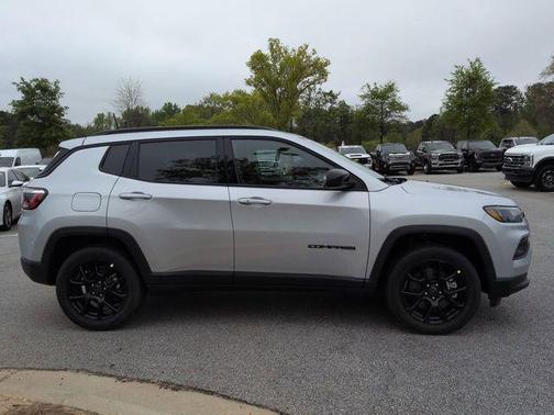 Silver Zynith Metallic Clearcoat 2026 Jeep Compass Latitude