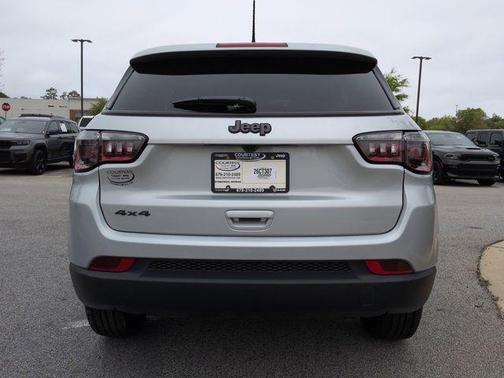 Silver Zynith Metallic Clearcoat 2026 Jeep Compass Latitude