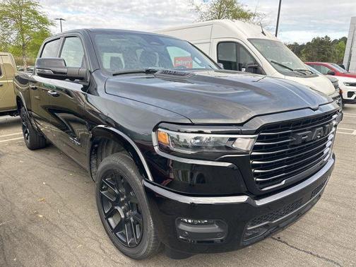 Diamond Black Crystal Pearlcoat 2025 RAM 1500 Laramie
