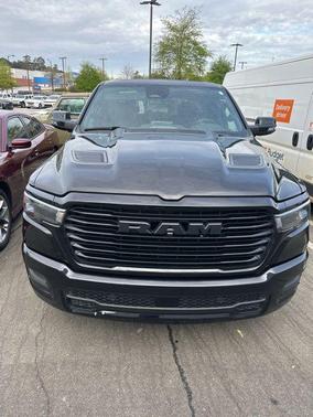 Diamond Black Crystal Pearlcoat 2025 RAM 1500 Laramie