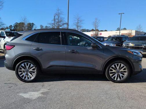 2022 Ford Escape Titanium